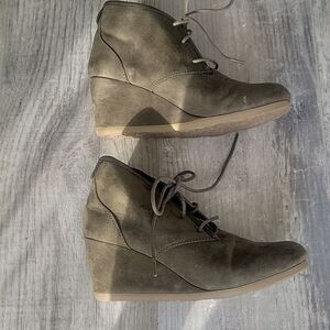 Mad love Olive weged boots size 8